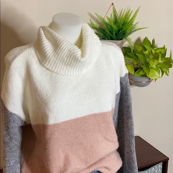 Dreamers- Color Block Sweater - Picture 2 of 6